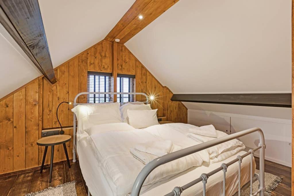 Uniek Houten Huis Nabij Bos En Plassen Hollandsche Rading Bagian luar foto